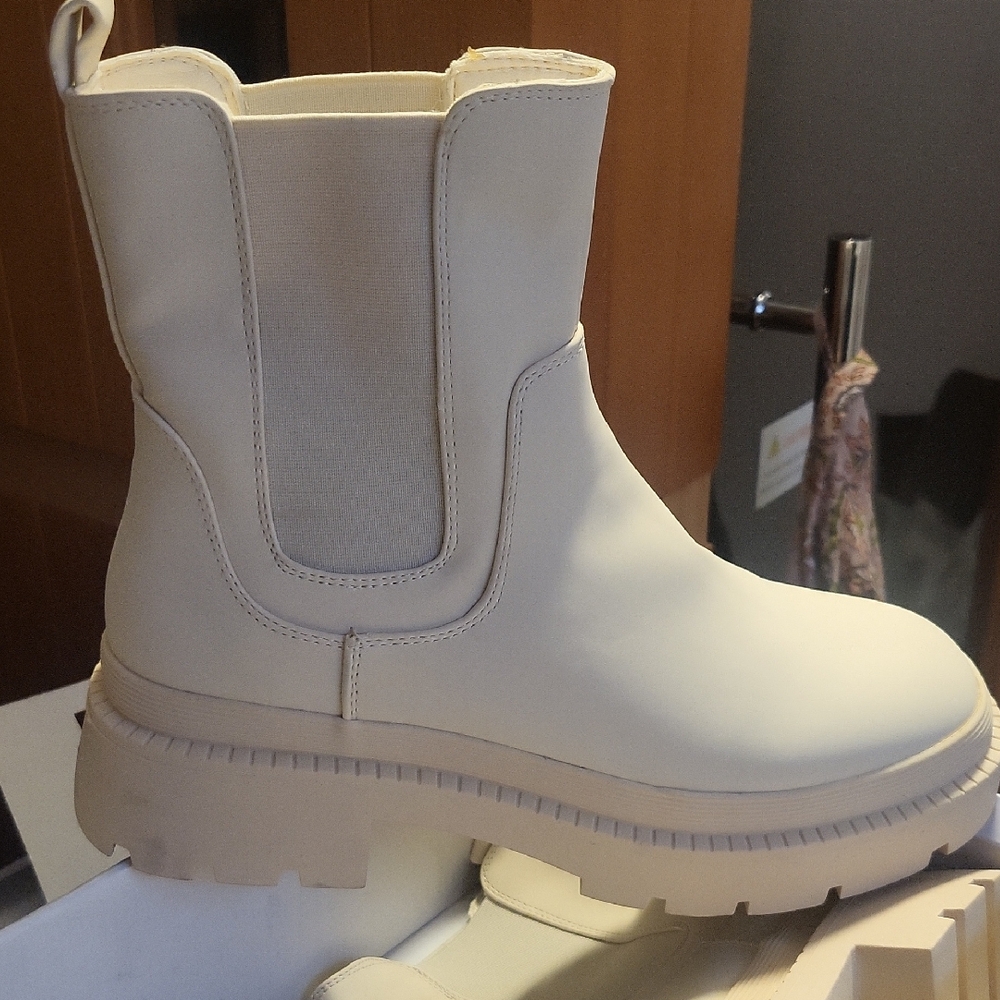 Dream Pairs Cream Winter Boots